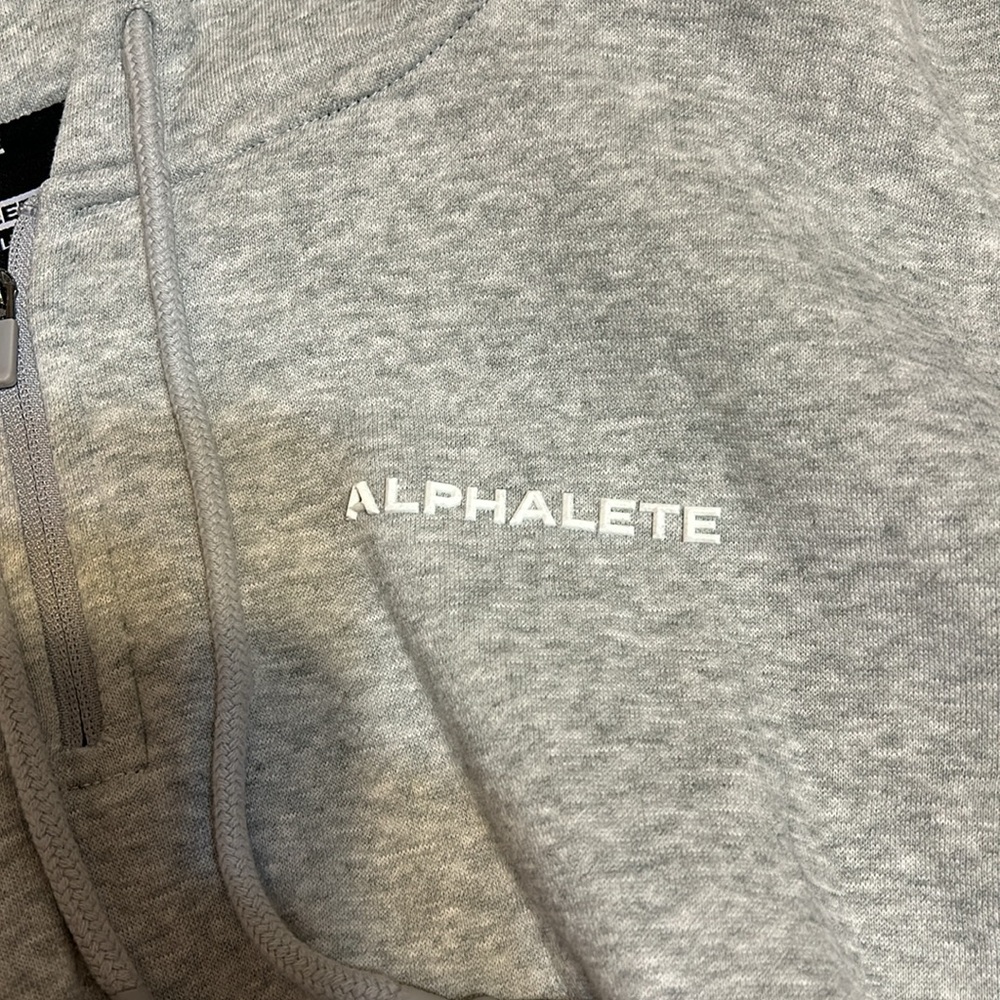 Alphalete capital crop hoodie - Picture 2 of 5